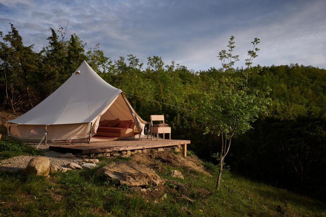 Hotel Agricola Ombra - Tents In Nature à Lajatico Extérieur photo